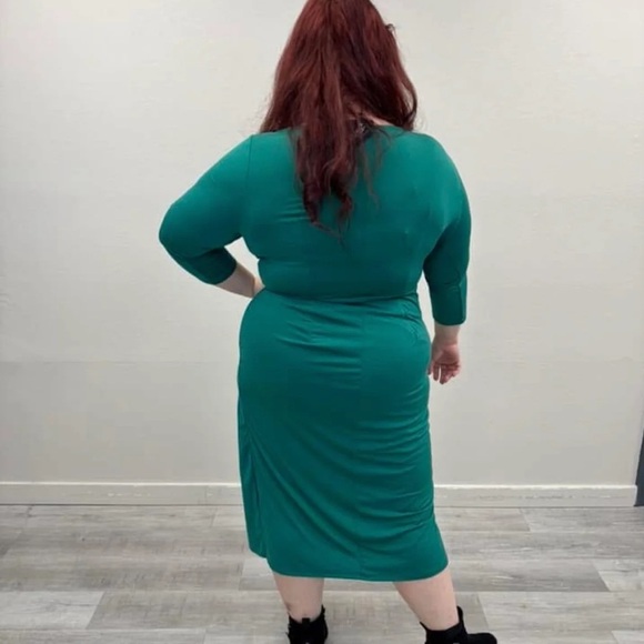 Eloquii Green Twist Front Midi Dress - Size 18 - Picture 3 of 5